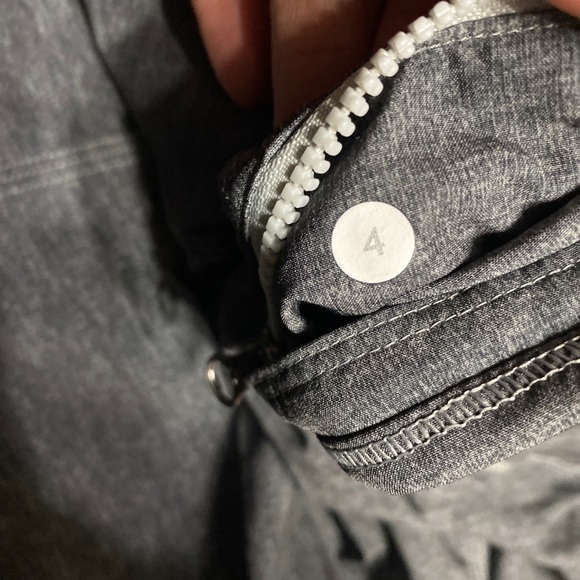 𝅺lululemon Step Lively Heathered Grey Crop Pants Women’s Size 4 - Picture 8 of 12